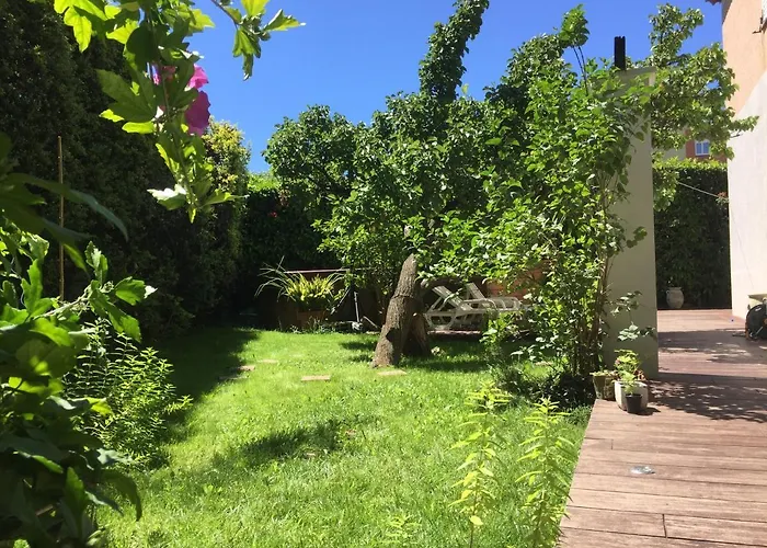 Villa proche plage et commerce. Piscine et jardin Cannes