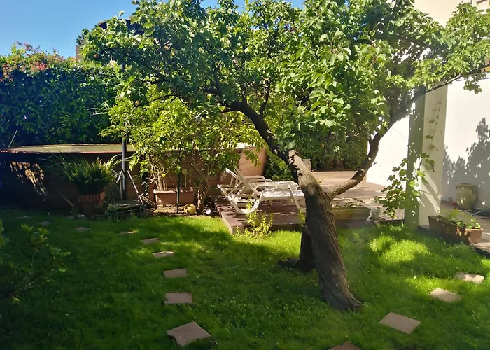 Villa proche plage et commerce. Piscine et jardin Villa
