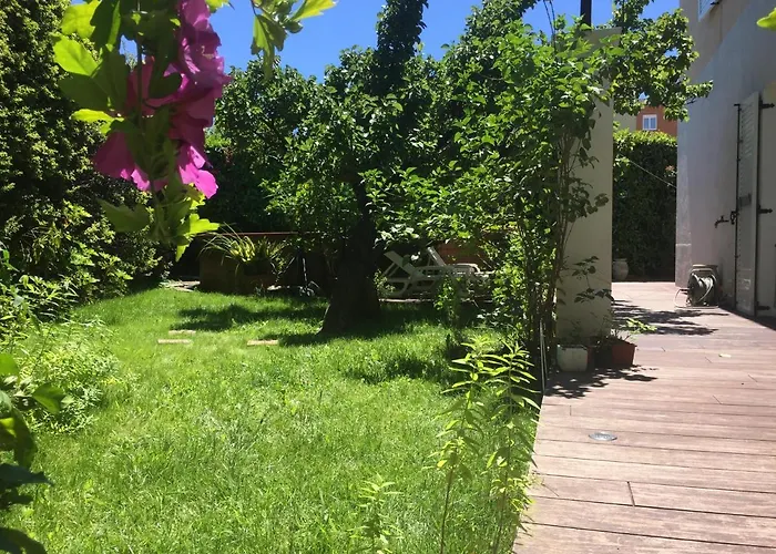 Villa Villa proche plage et commerce. Piscine et jardin *