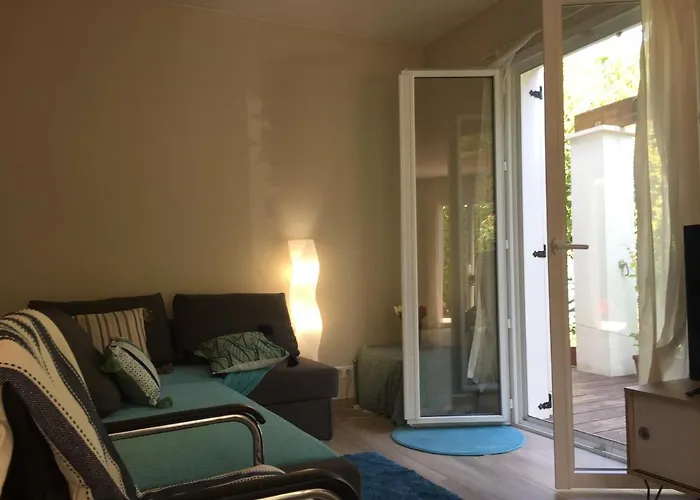 Villa proche plage et commerce. Piscine et jardin * Cannes